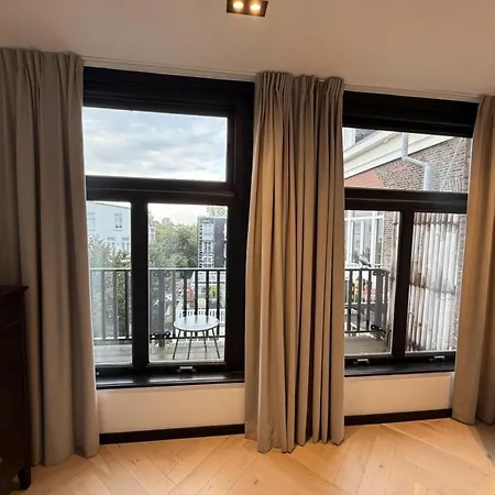 Central Amsterdam 2Br Penthouse With Balcony Near Van Gogh Museum アパート